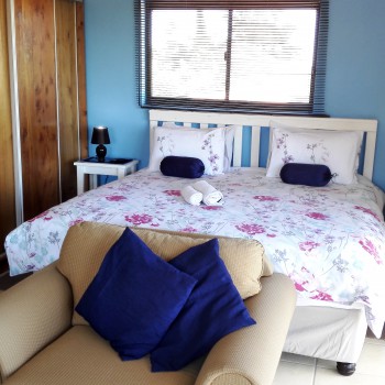 Azzurra: King/twin bed with ocean views