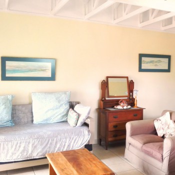 Aurora sitting area with Stack beds for extra guests