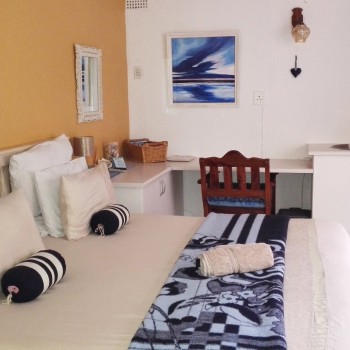 Marina: large desk & kitchenette