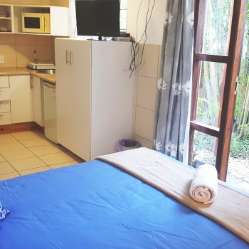 Apartment: King/twin option + kitchenette