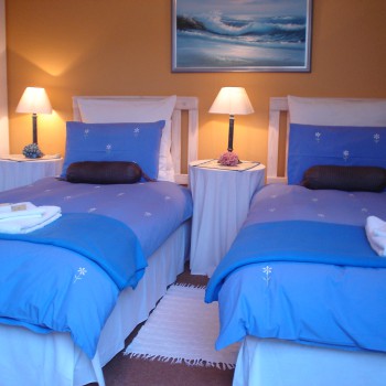 Marina: Twin or king bedroom