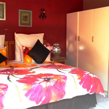 Savannah: King/twin bedroom